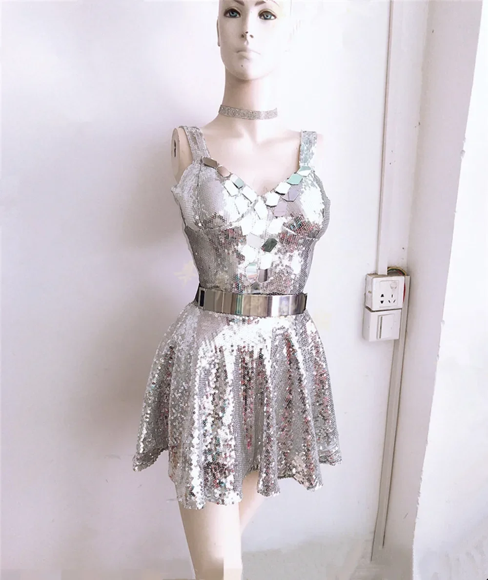 바 나이트 클럽 콘서트 공연 댄스 의상 실버 미러 스팽글 슬링 짧은 드레스 여성 가수 댄서 쇼 파티 무대 착용