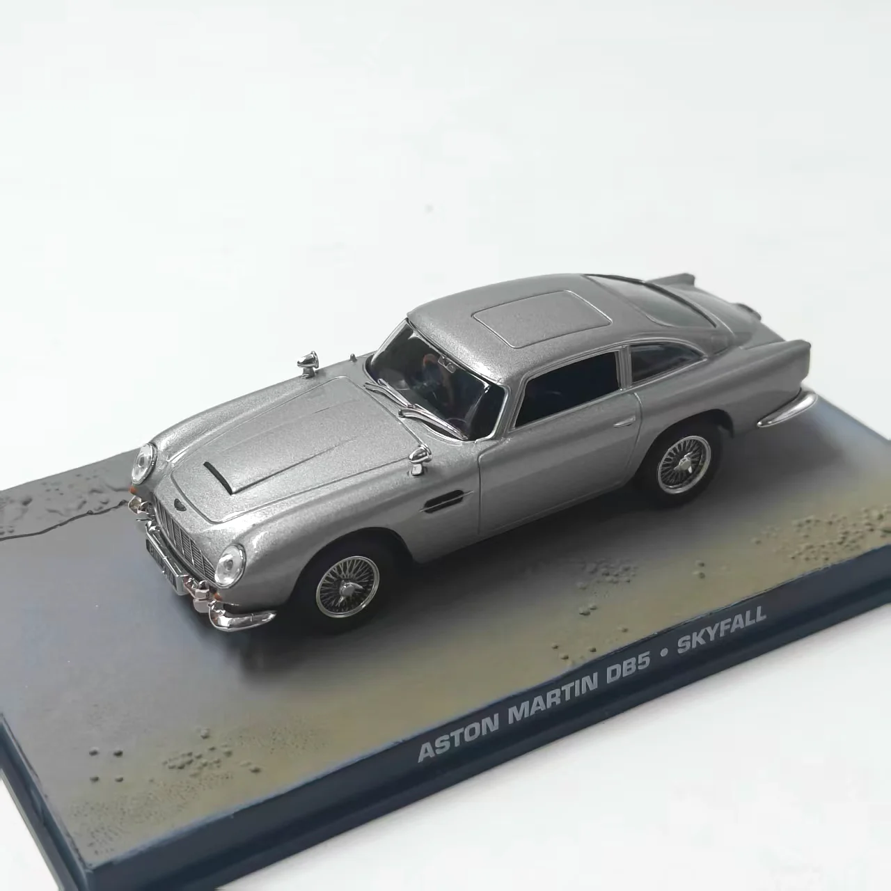 

Литой под давлением масштаб 1:43, UH 007 SKYFALL Aston Martin DB5, модель автомобиля из сплава, Коллекционная игрушка, подарок, сувенир, украшение для дисплея