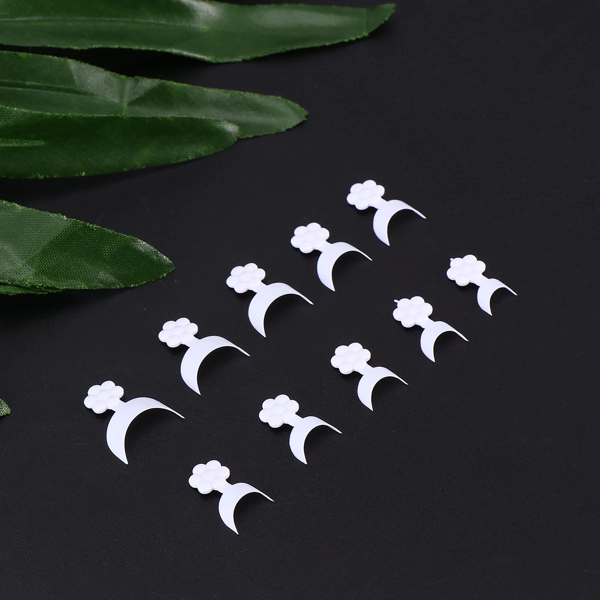 

500pcs Artificial Nails French Tip Stickers Manicure Strips Stencils Nail Art DIY Salon Fit Most Types Parties Holiday Event