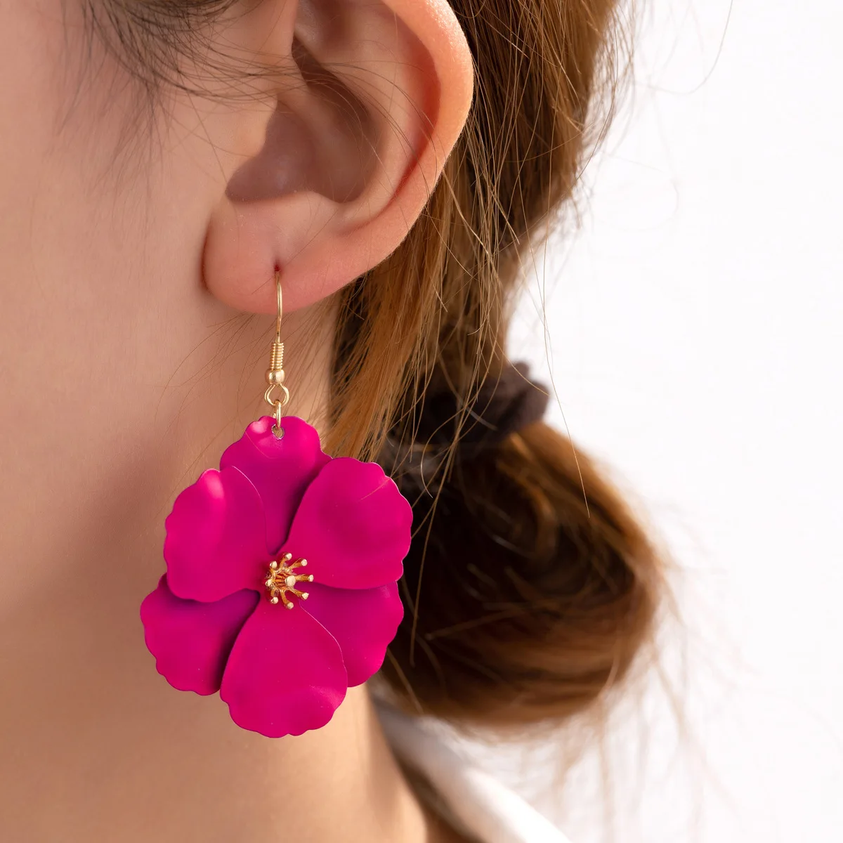 Fashion Girls Flower Earrings Dangle Creative Alloy Spray Painting Fuchsia Petals Earrings Wholesale for Female Jewelry Gifts