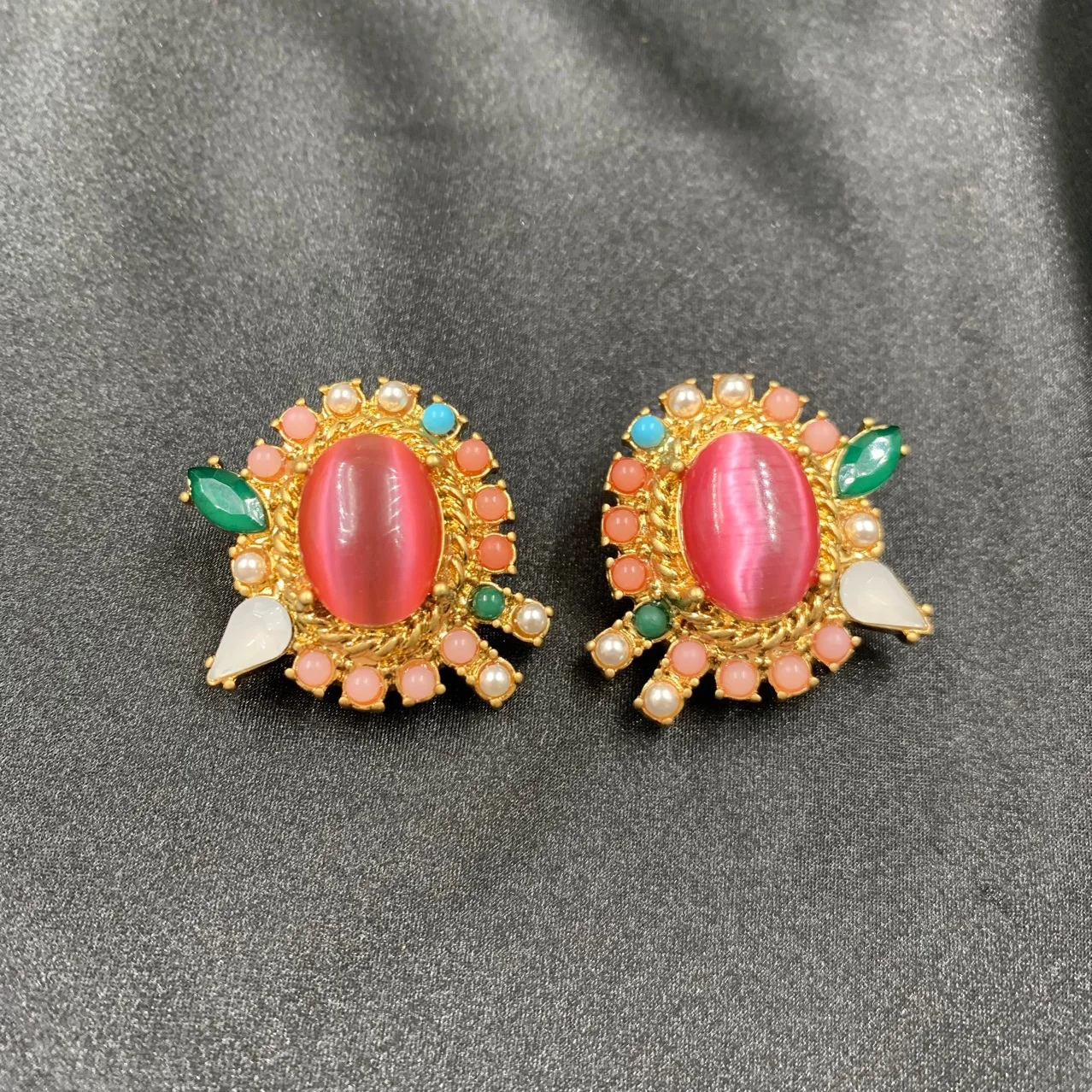 

Ретро элитные серьги-гвоздики в винтажном стиле «кошачий глаз» Элегантные серьги-гвоздики с кристаллами