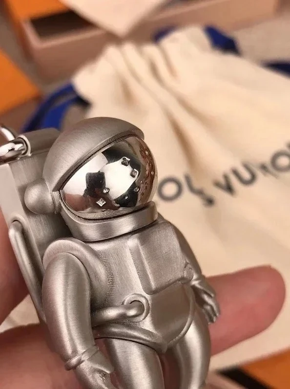 새로운 티타늄 강철 우주 비행사 키 체인 우주 비행사 펜던트 작은 선물 자동차 키 체인 만화 인형 키 체인 펜던트