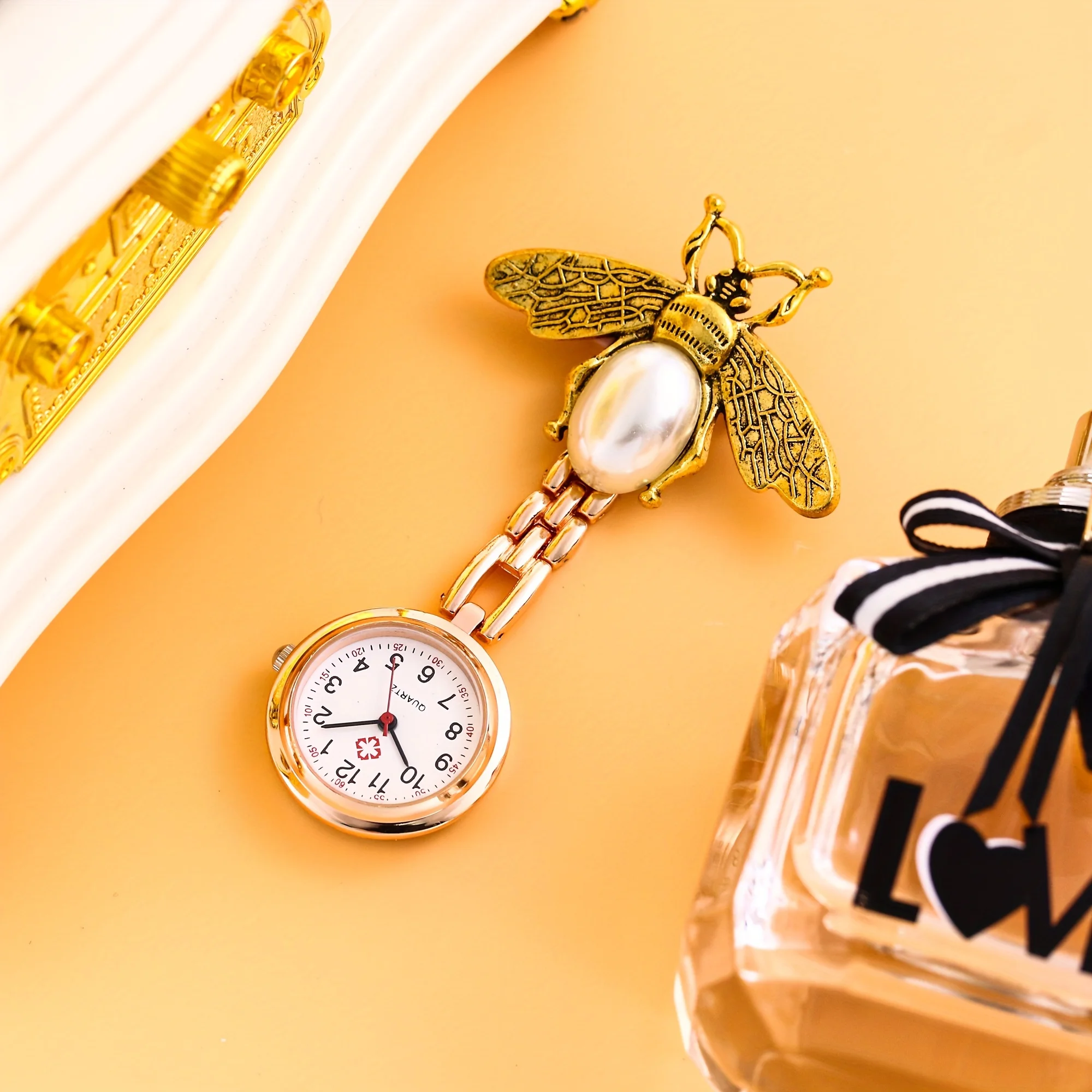 Cartoon Bee Hanging Watch Nurse Hanging Watch Butterfly Pocket Watch Portable Male and Female Student Chest Watch Pin Table