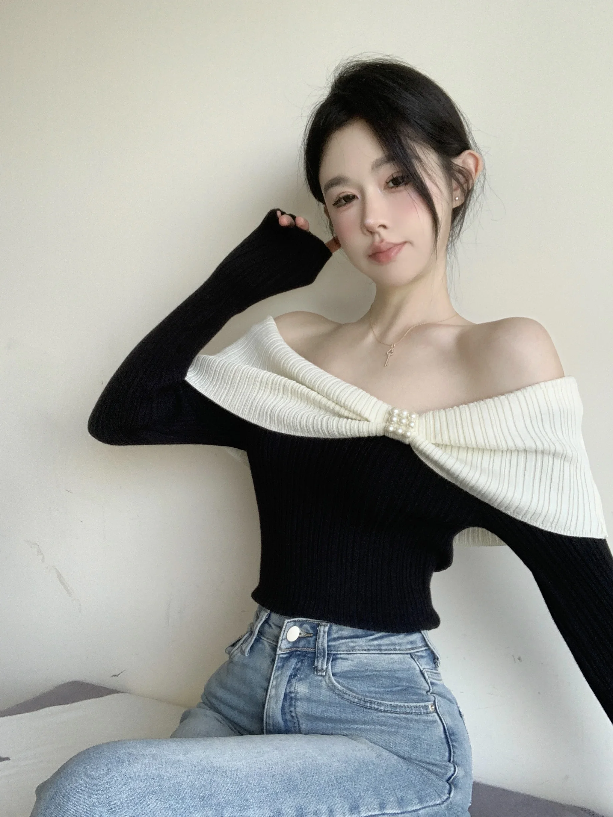 KUSAHIKI Hit Color Off Shoulder Sexy Strapless Long Sleeve Slim Knitwear Tops 2023 Autumn Winter Bottoming Knitted Sweater Mujer