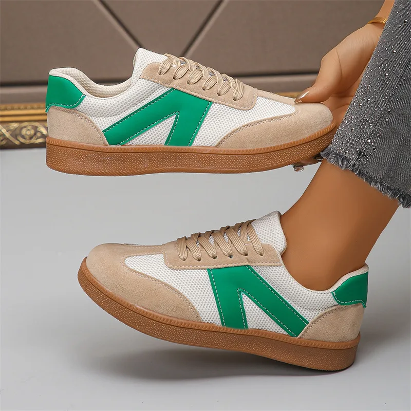 Fashion New Women's Sports Shoes Breathable Lace-Up Skateboard Shoes Woman Flat Shoes Comfortable Ladies Moral Training Shoes