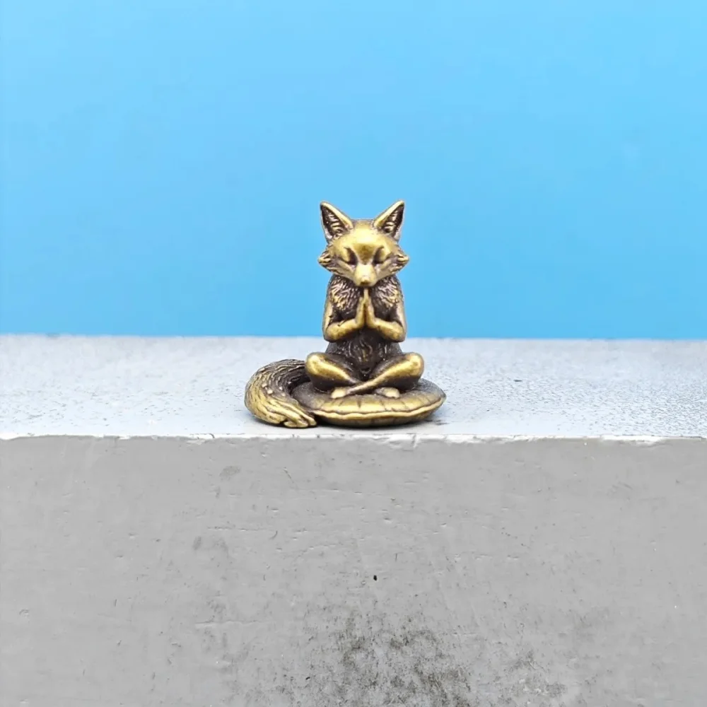 Vintage Brass Meditating Fox Mini Figurine Zen Animal Statue Bonsai Desktop Decor Tea Tray Car Interior Ornament Gift