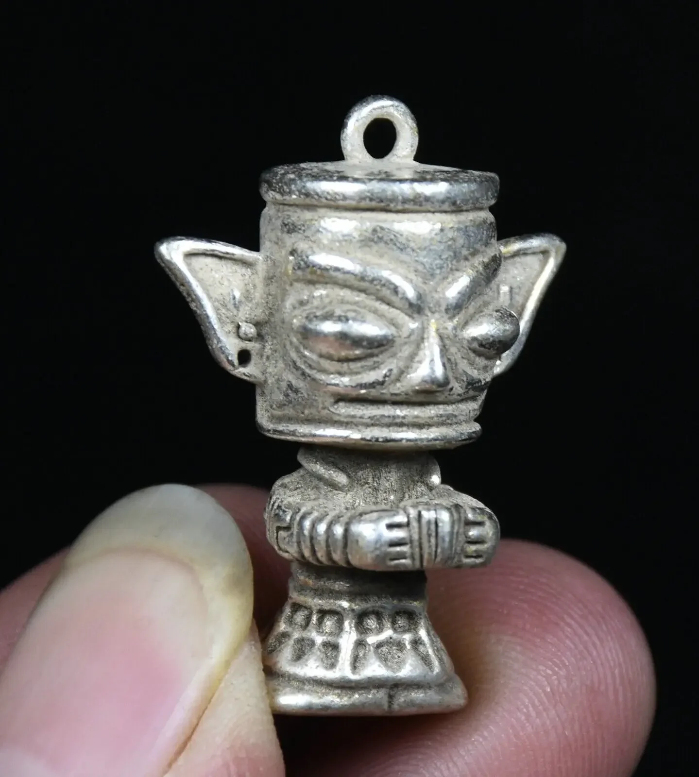 3.5Cm Old Chinese Miao Silver Feng Shui Stand Sanxingdui People Lucky Pendant