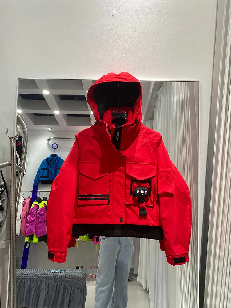 Cappotto di design per bambole di cartone animato in piuma d'anatra bianca corta casual da donna Giacca da donna con cappuccio e ispessita per esterni di fascia alta alla moda