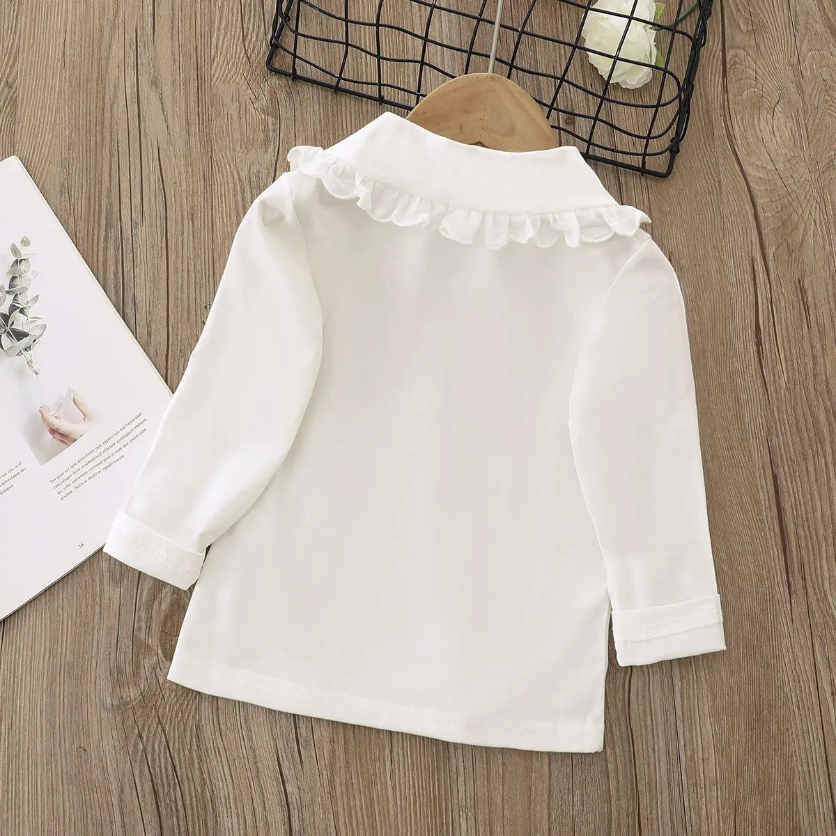 الفتاة دمية طوق قاعدة قميص الربيع والخريف الأطفال الدانتيل التلبيب زر اللؤلؤ قميص النمط الغربي فتاة طويلة الأكمام تي شيرت