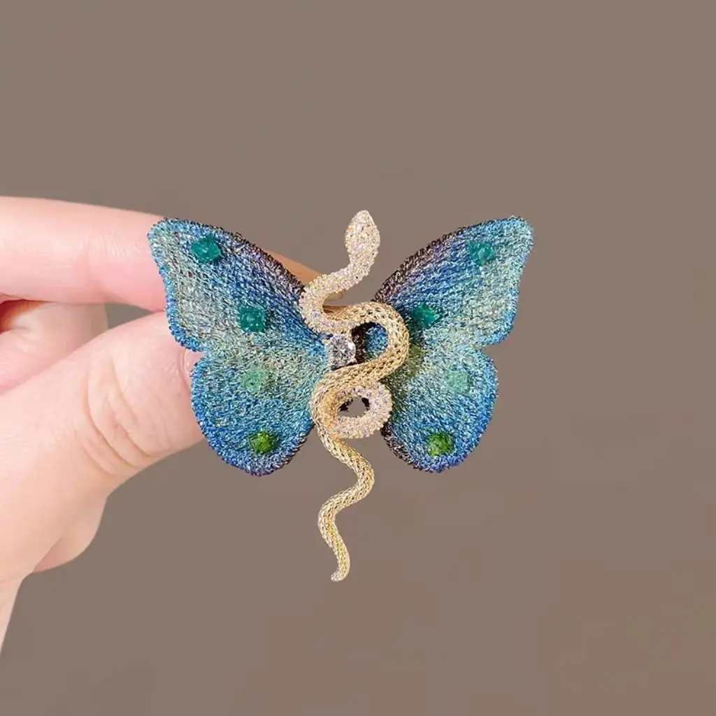 2025 Trendy Snake Butterfly Designs Brooches Pins Crystal Charming  Casual Party Brooch Fashion Jewelry Goth Breastpins Gift