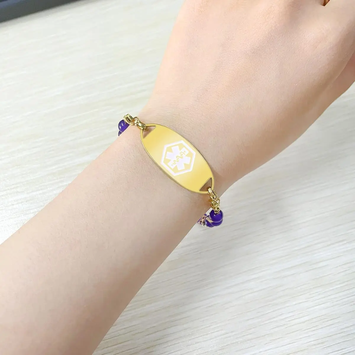 Uloveido Personalisiertes medizinisches Alarm-ID-Armband mit Geburtsstein, lila Achat und Zirkonia-Perlenarmbändern für Damen Y3909