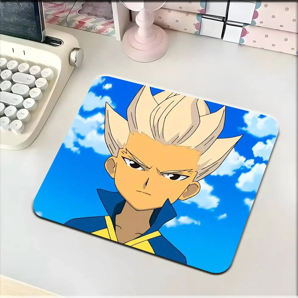 لوحة ماوس صغيرة من Anime Inazuma Eleven، وسادة كمبيوتر محمول مضادة للانزلاق