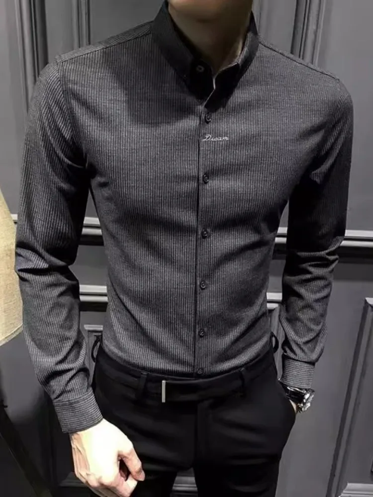 

Новая мужская рубашка в полоску в корейском стиле, длинная, с вышивкой, повседневная, приталенная, модная, для делового стиля и на каждый день