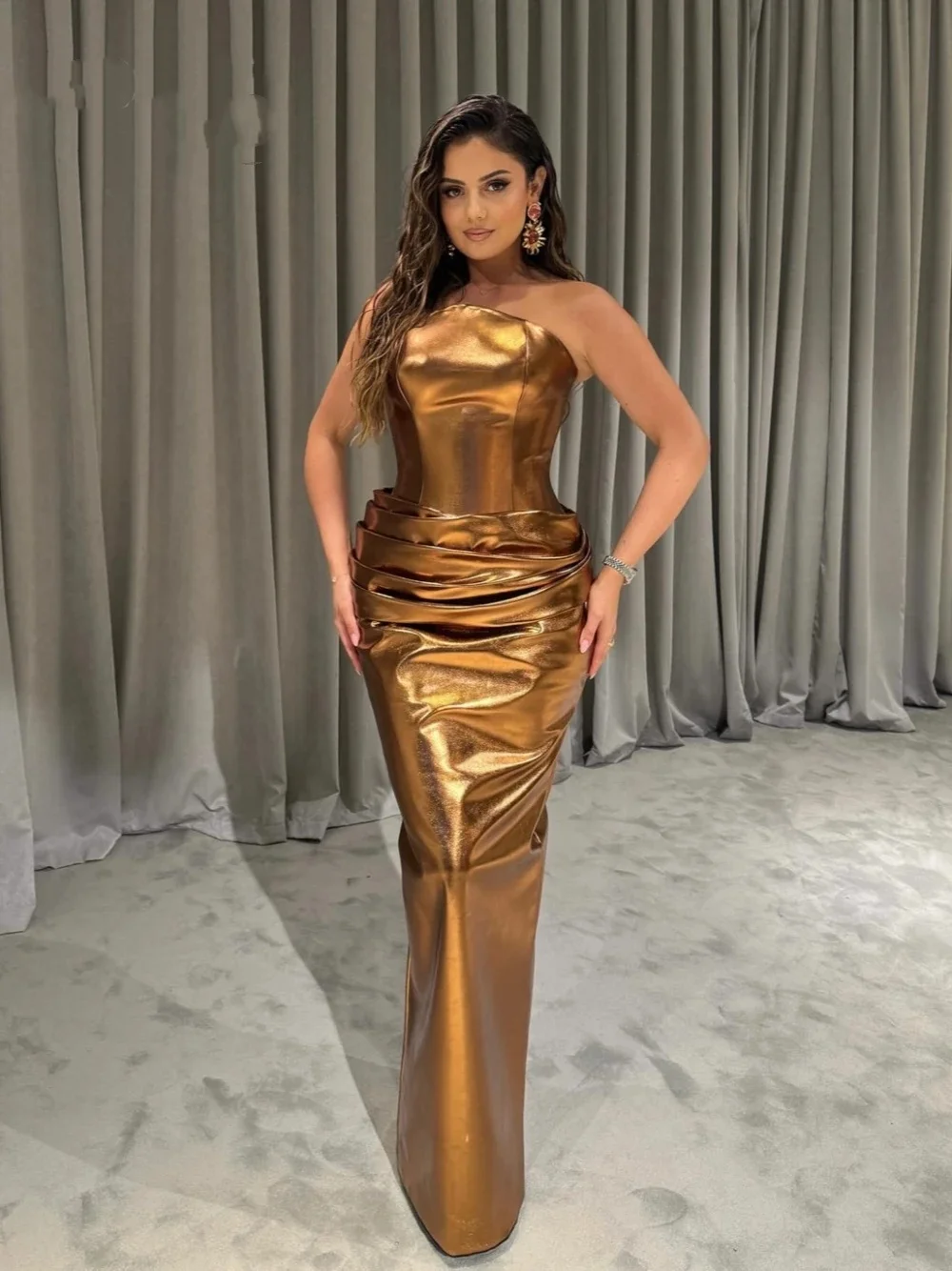 Eleganti abiti da sera senza spalline Abito da ballo lucido Senza maniche Lunghezza pavimento Abiti da festa a sirena Abiti da sera