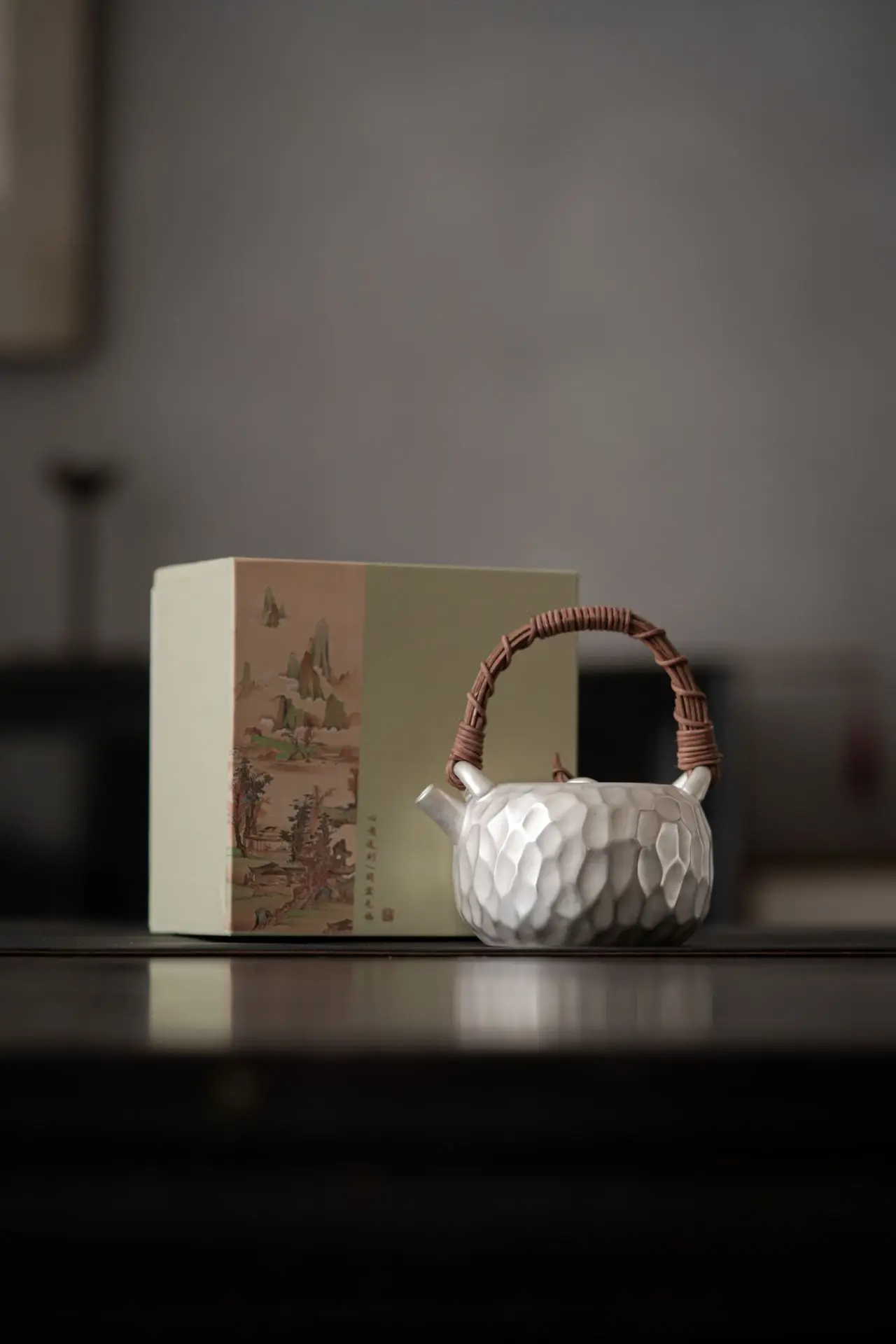 

Japanese style handmade silver pot with hammer pattern and lifting beam, Kung Fu tea set, ceramic literati tea pot