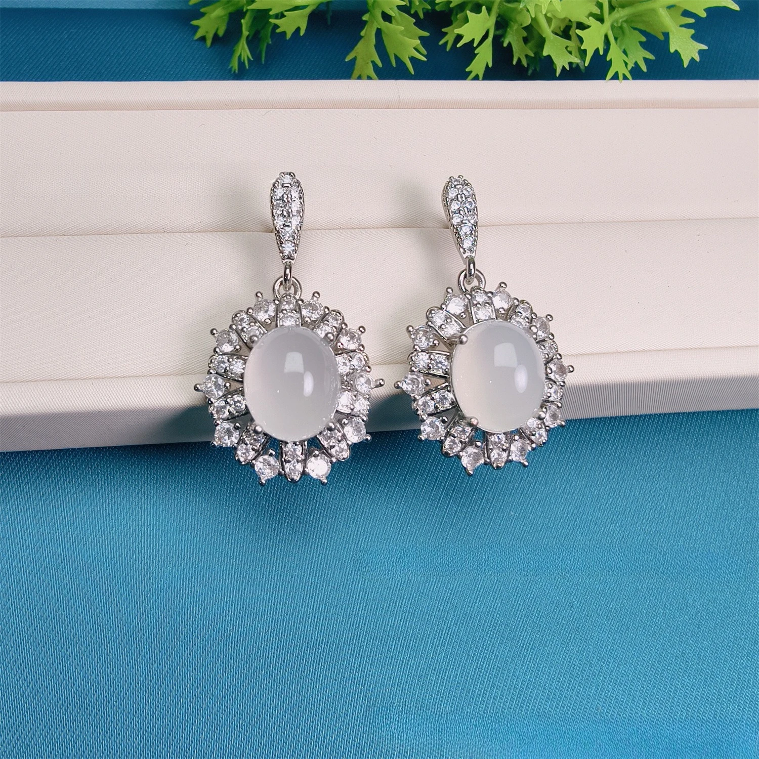 

Серьги-гвоздики из серебра 925 пробы с инкрустацией из ледяного халцедона, серьги с поверхностью яйца подсолнечника, новый китайский конский материал халцедон