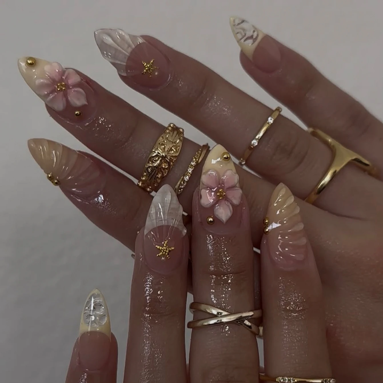 Y2k 10 peças feitas à mão para unhas, cola curta de amêndoa em unhas, flores tropicais, estrela do mar e pérolas douradas, prensa um como presentes