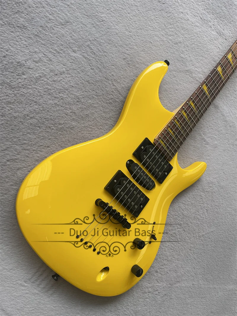 Ultrathin Electric Guitar Yellow Guitar Mahogany Body Rosewood Fingerboard 22 Frets Strings Throgh Body Fixed Bridge Black Tuner