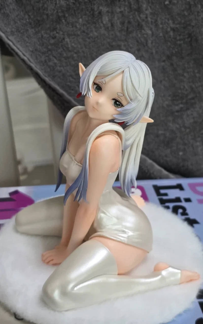 

Frieren Beyond Journey'S End Kneeling Action Figure With Blanket White Stockings Statue Collectible Model Desktop Decor Gift