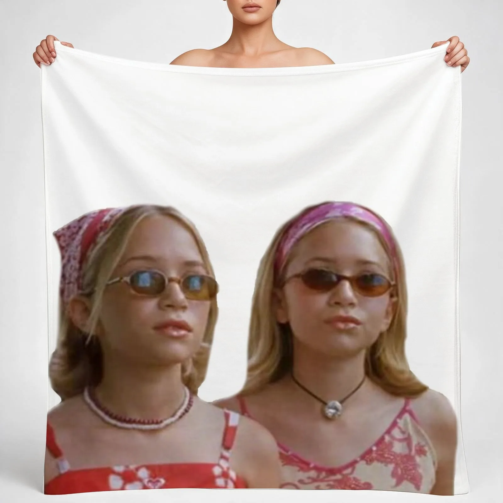 Mary Kate & Ashley Olsen Twins Throw Blanket couch cozy soft plush fuzzy picnic outdoor blanket