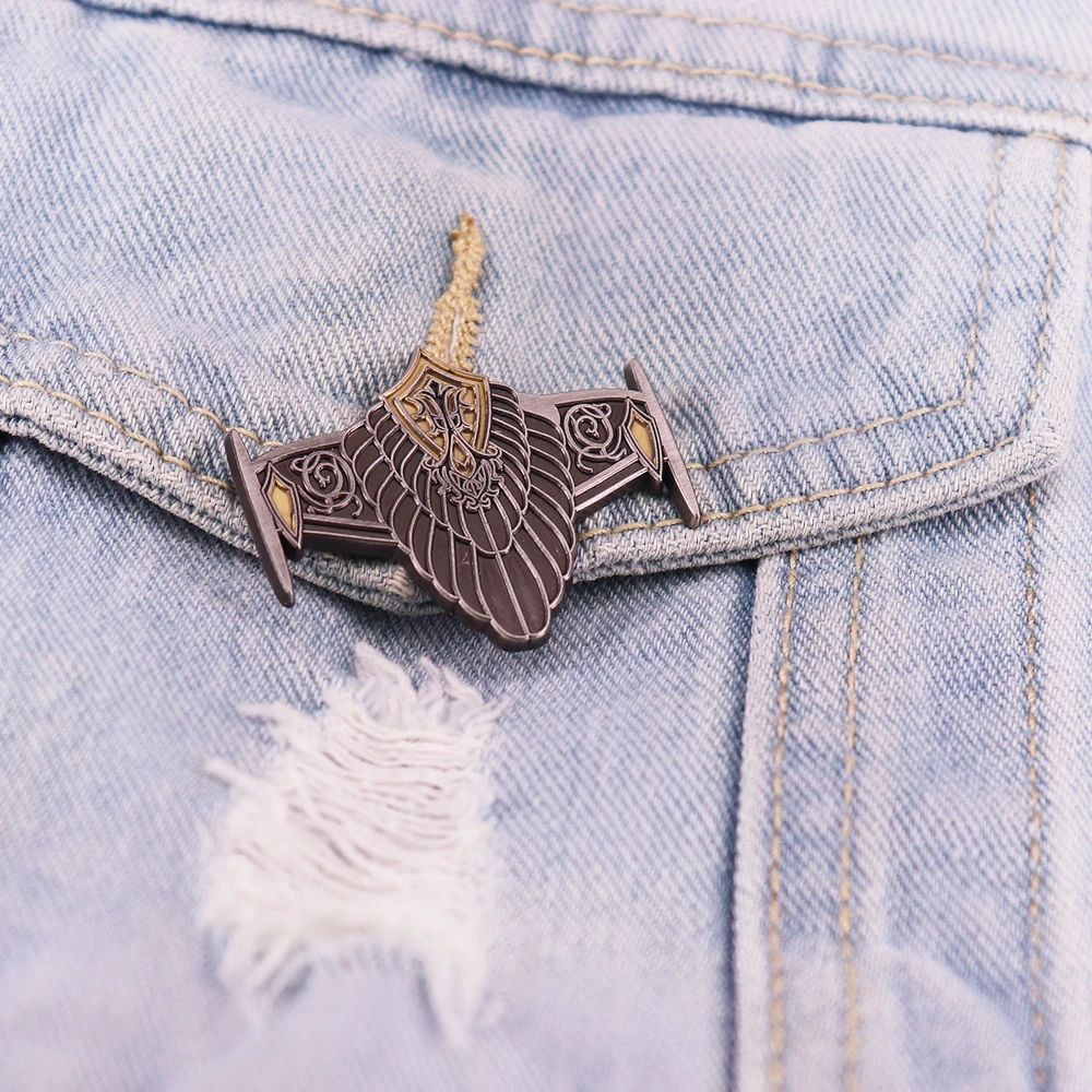 Sci-fi映画ファンクラウンエナメルピン、バックパック、帽子装飾ピン