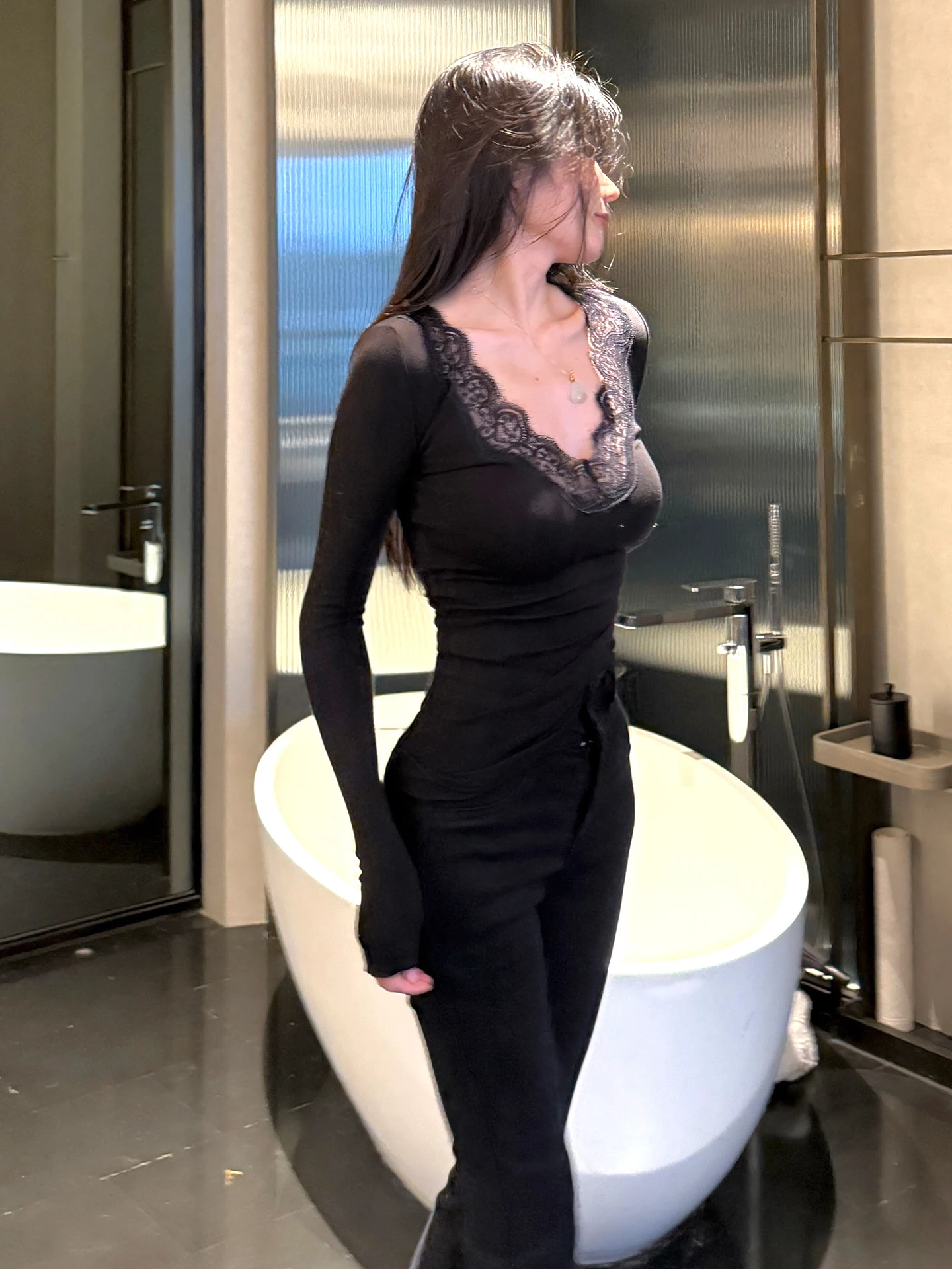 

Pure Desire Lace V-ne Long Sve T-irt Women's Slim Fit Base Bla Top Matou Sexy Sle Daily Wear Young Ladies Faion