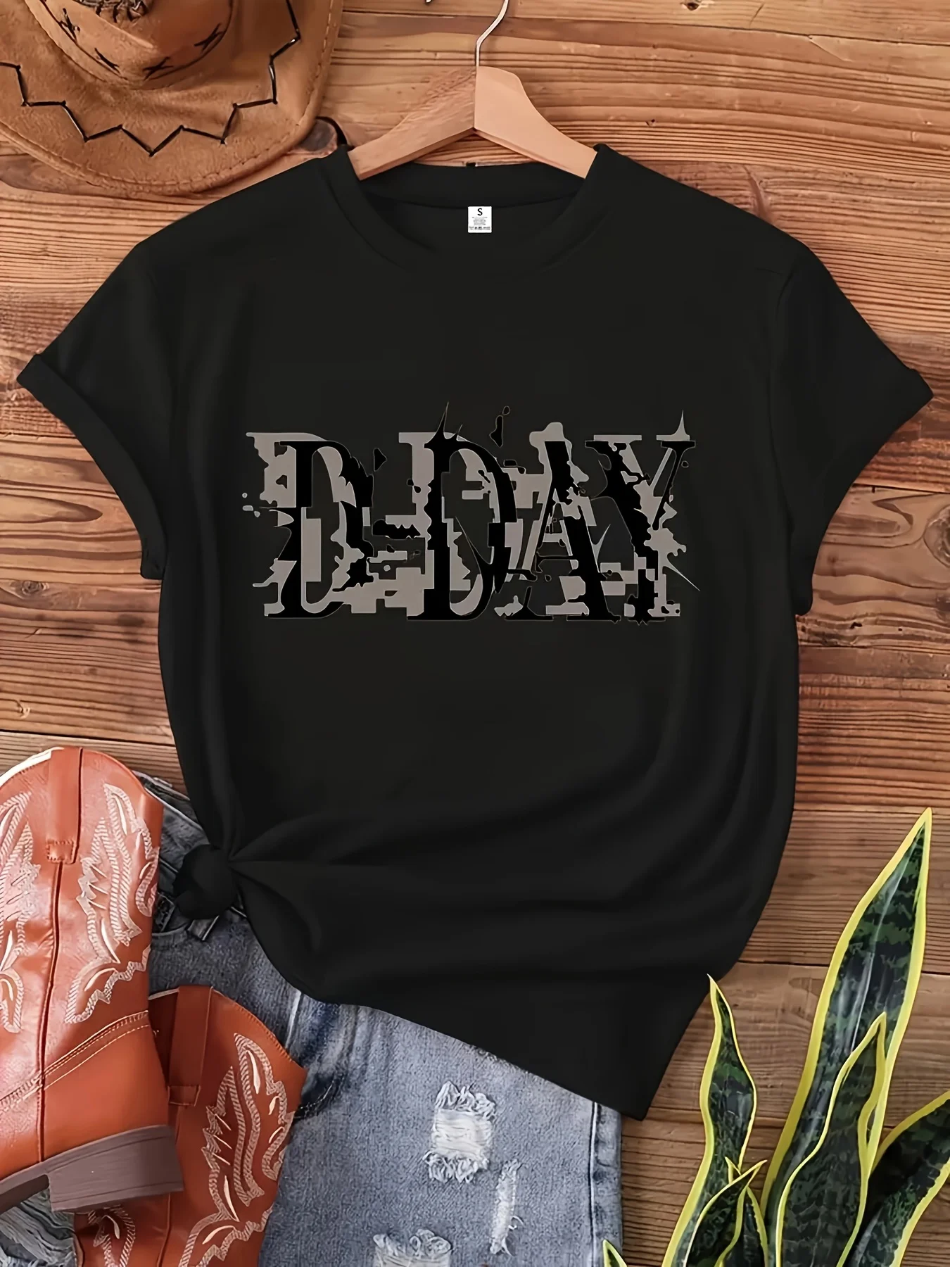 

Women'S Casual Crew Neck T-Shirt with Black & Grey "D-Day" Letter Print, Short Sleeve Top for Spring &
