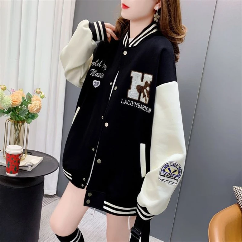 

Весенняя бейсбольная куртка 2025 года, пальто в американском стиле в стиле ретро с контрастной строчкой, доступна в 5 цветах, свободная посадка для многослойного использования