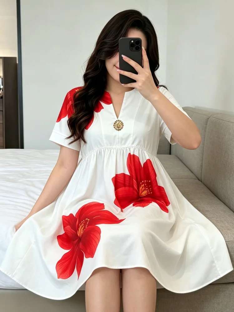 Kleid in Übergröße für Damen, mit Blumenmuster, knielanges Kleid, V-Ausschnitt, kurze Ärmel, lockere A-Linien-Silhouette, elegant, lässig, für Urlaub und den Alltag. – Detail 5