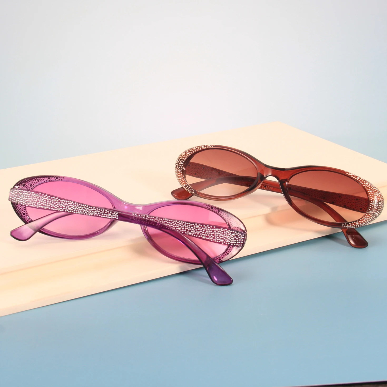 Gafas de montura pequeña con forma de ojo de gato y diamantes de imitación elegantes de gama alta europeas y americanas para mujer, gafas decorativas para vacaciones en la playa