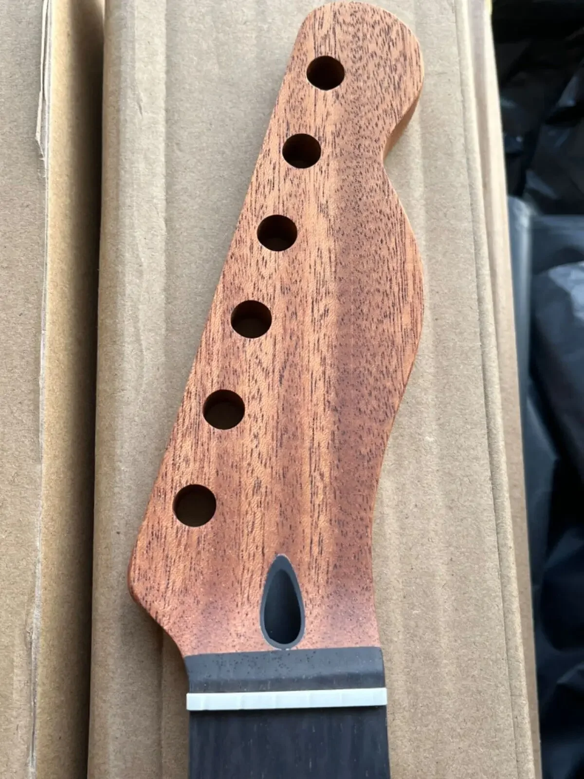 

Mahogany guitar neck, on product 1, for electric guitar, great replacement for your guitar 2. 10mm Head Mach