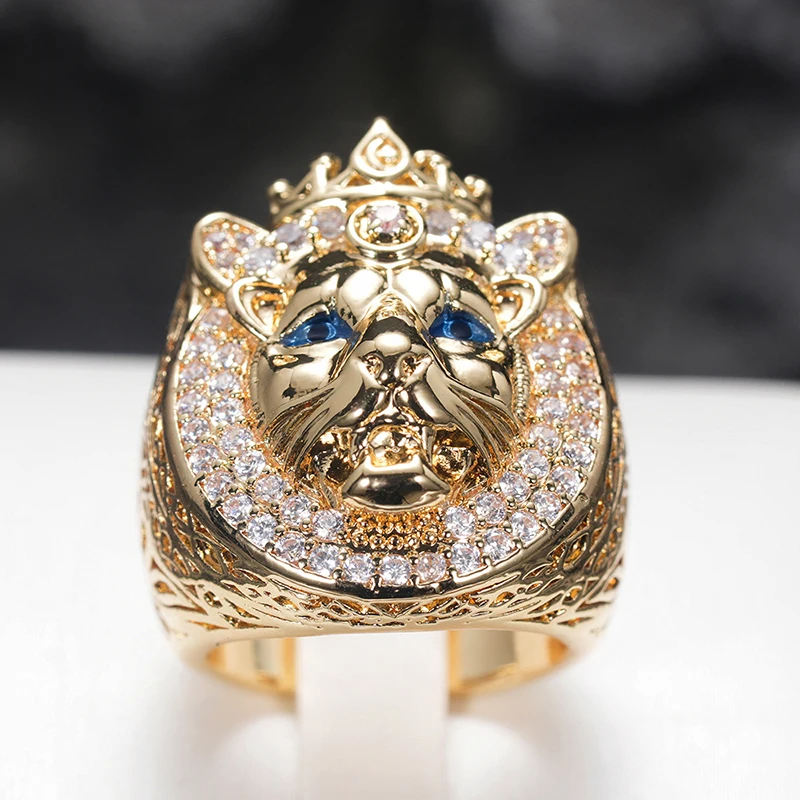 Huitan Hip Hop Gold Color Lion King Crown Ring for Men/Women Blue Eyes Lion Heard Animal Finger Rings Luxury Punk Unisex Jewelry