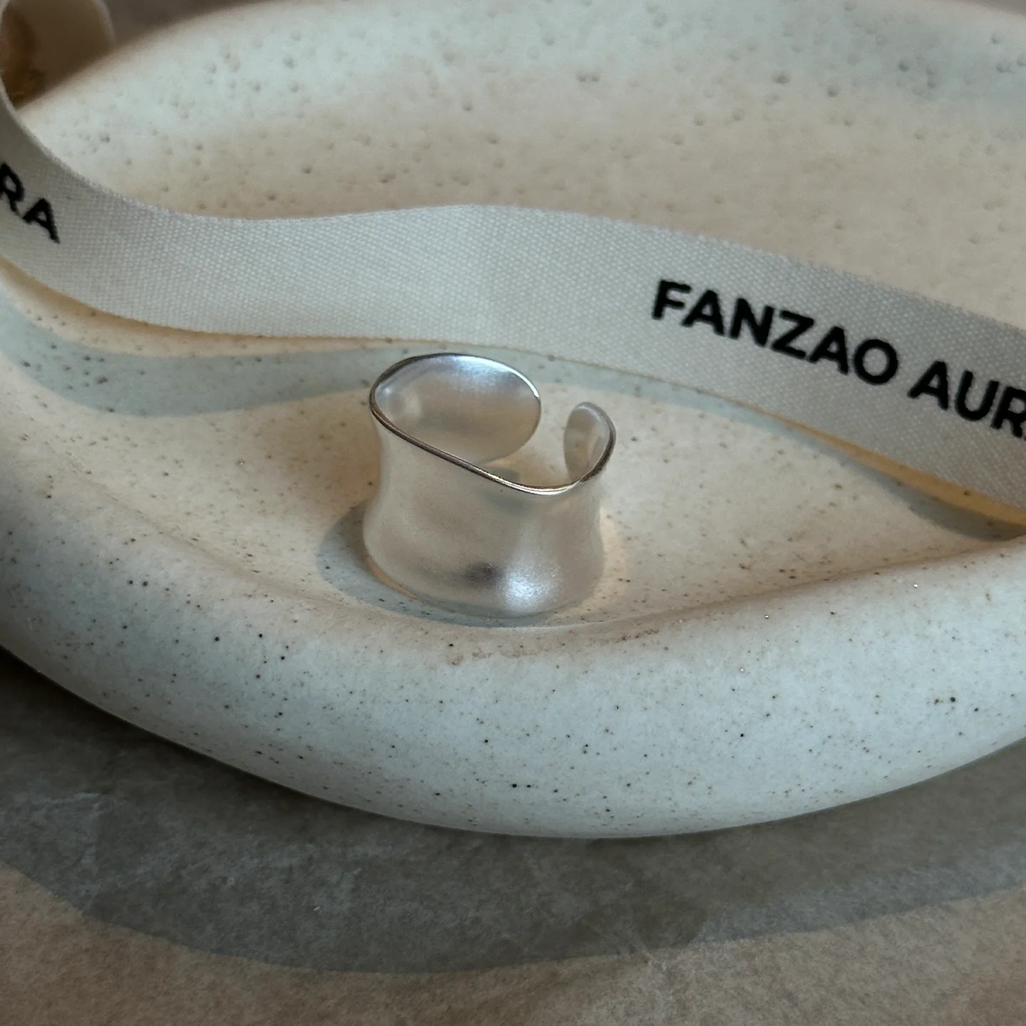 fanzaoaura-bague-ouverte-minimaliste-texturee-finition-mate-elegance-simple-bijoux-en-argent-unisexe-forme-ronde-ajustable-pour-adulte