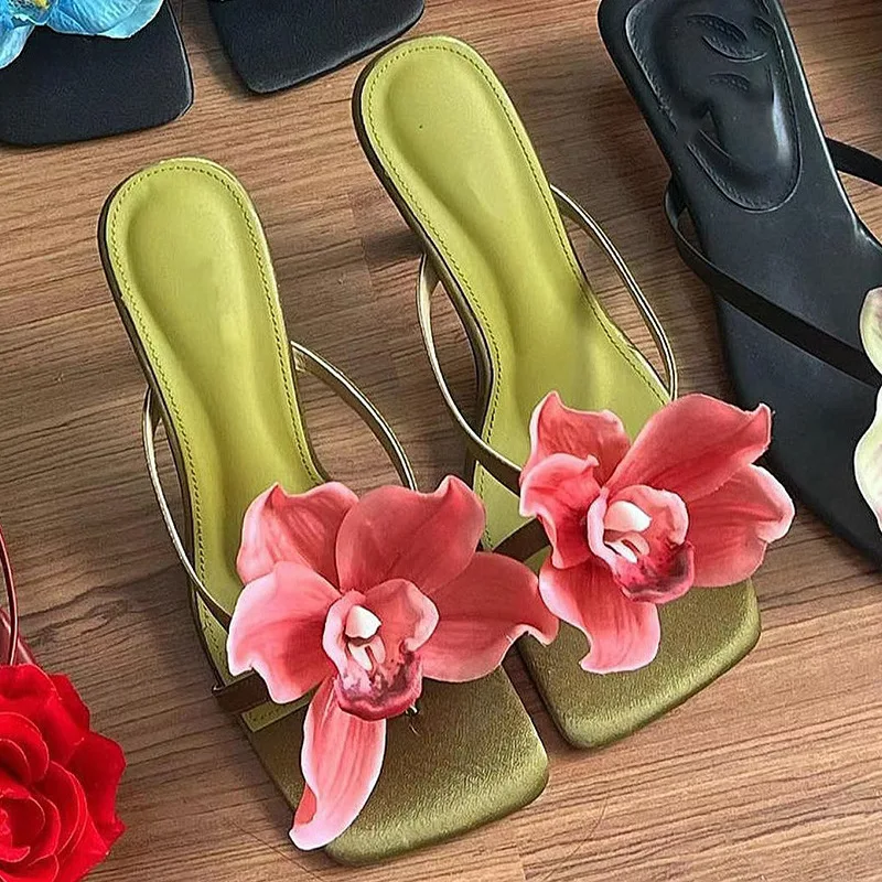 Small Group Flower Sandals for Women New Summer Style with Thin Heel Satin Clip On Feet Wearing Half Slippers High Heels Sandals