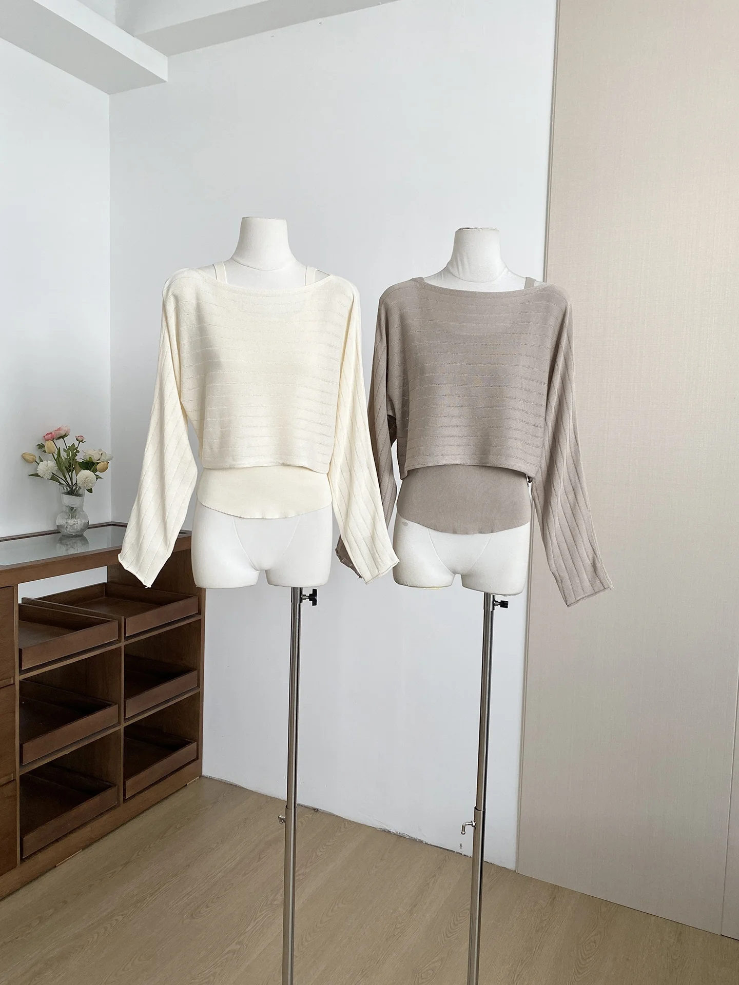 2026 Autumn New Korean Style Long Sleeve Knitted Sun Protection Cover up Set with Strap Vest Inner Wear Fashion Set for Women