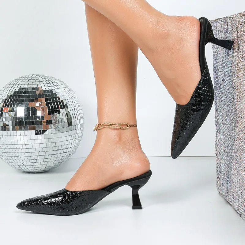 صنادل نسائية صيفية جديدة 2025، متعددة الاستخدامات ومريحة، مقاسات كبيرة متوفرة، كعب عالٍ كاجوال من الجلد اللامع يسمح بمرور الهواء #4