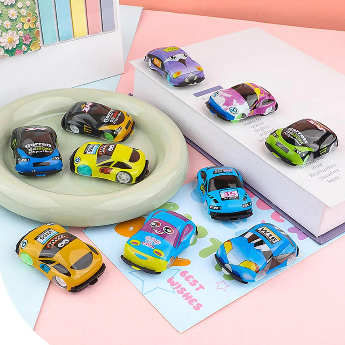 10～20個入り ミニプラスチックカーおもちゃ 可愛い漫画プルバックカー 小型スポーツカーモデル 子供誕生日パーティーギフト ツイストエッグぬいぐるみ