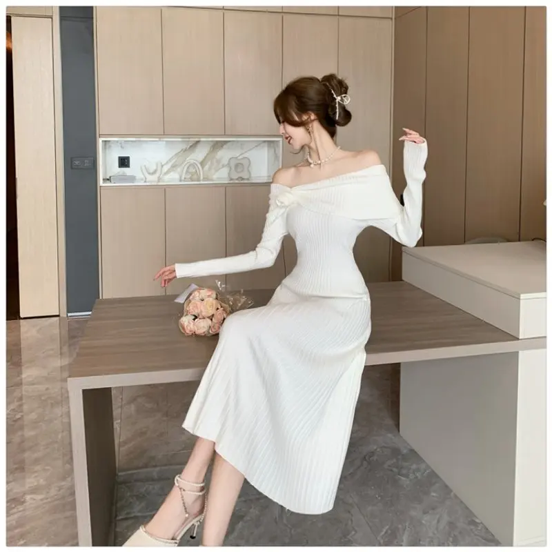 Herbst 2024, Temperament, U-Boot-Ausschnitt, schulterfreies Kleid mit dreidimensionaler Blumendekoration, langärmelige Damenmode