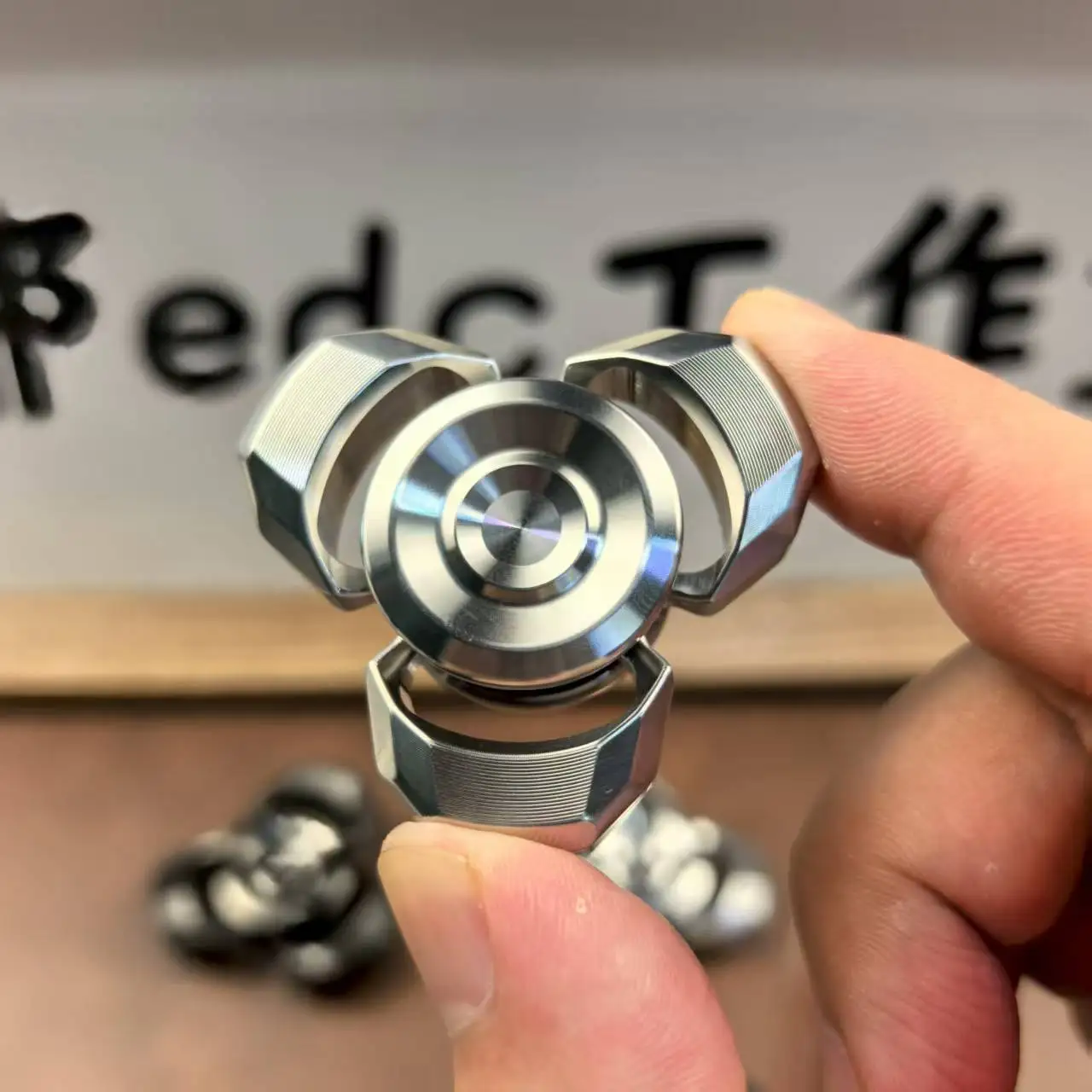 Foye EDC simple three-page fidget spinner Soft Talk Touch attack speed type stainless steel CD pattern stress-relieving toy