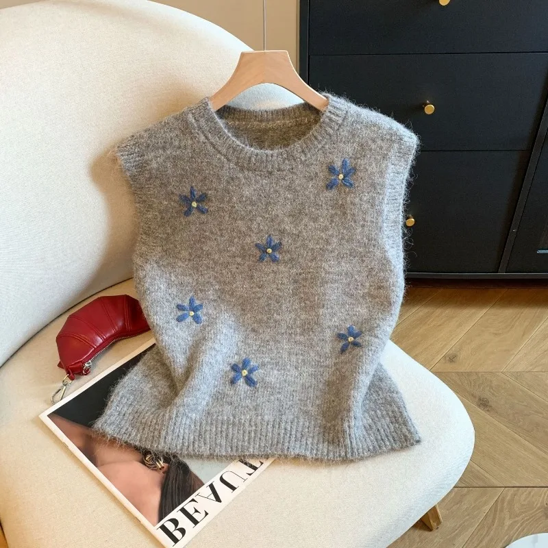 Autumn And Winter Retro College Style Heavy Industry Embroidery Flower Knitted Vest Vest Women Wear Thin Stacked Sleeveless Top