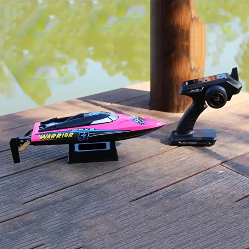 RC Boat 8206 New Speedboat Beginner Training and Teaching High Speed 2.4G Remote Control Boat Toy Model