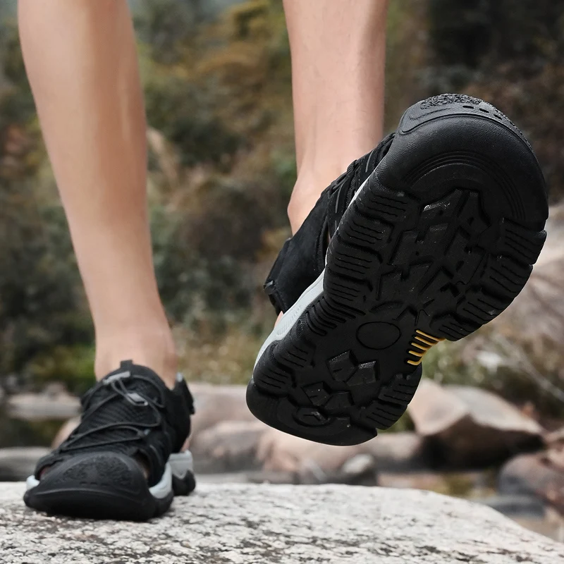 

2025 Anti-collision Men's casual sandals hot sale beach sandals man mesh and pigskin breathable lightweight black driving shoes
