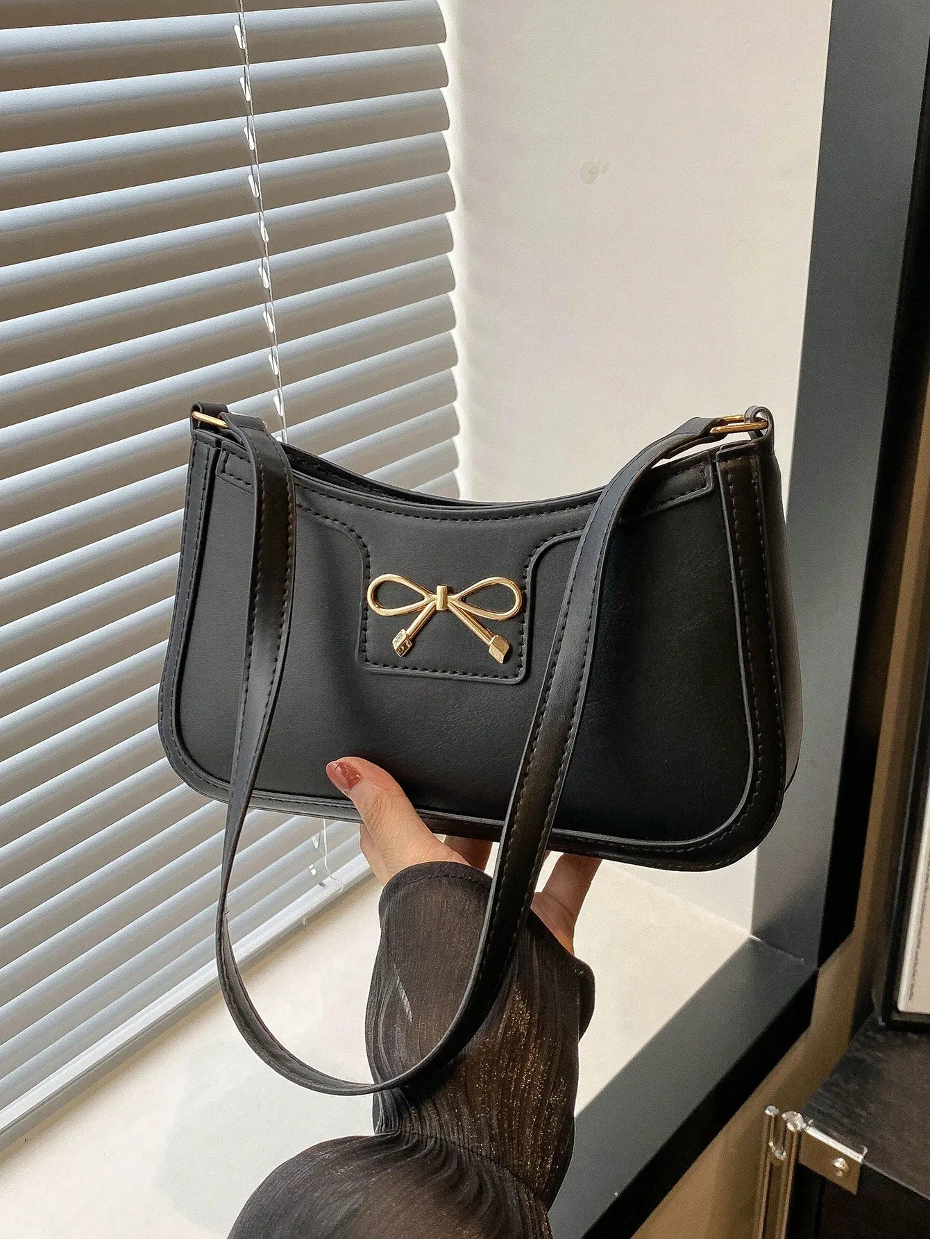 Women Handbag, New Autumn/Winter Commuting Shoulder Under-Arm Bag, Korean Fashion Crossbody Bag with Bow Decoration