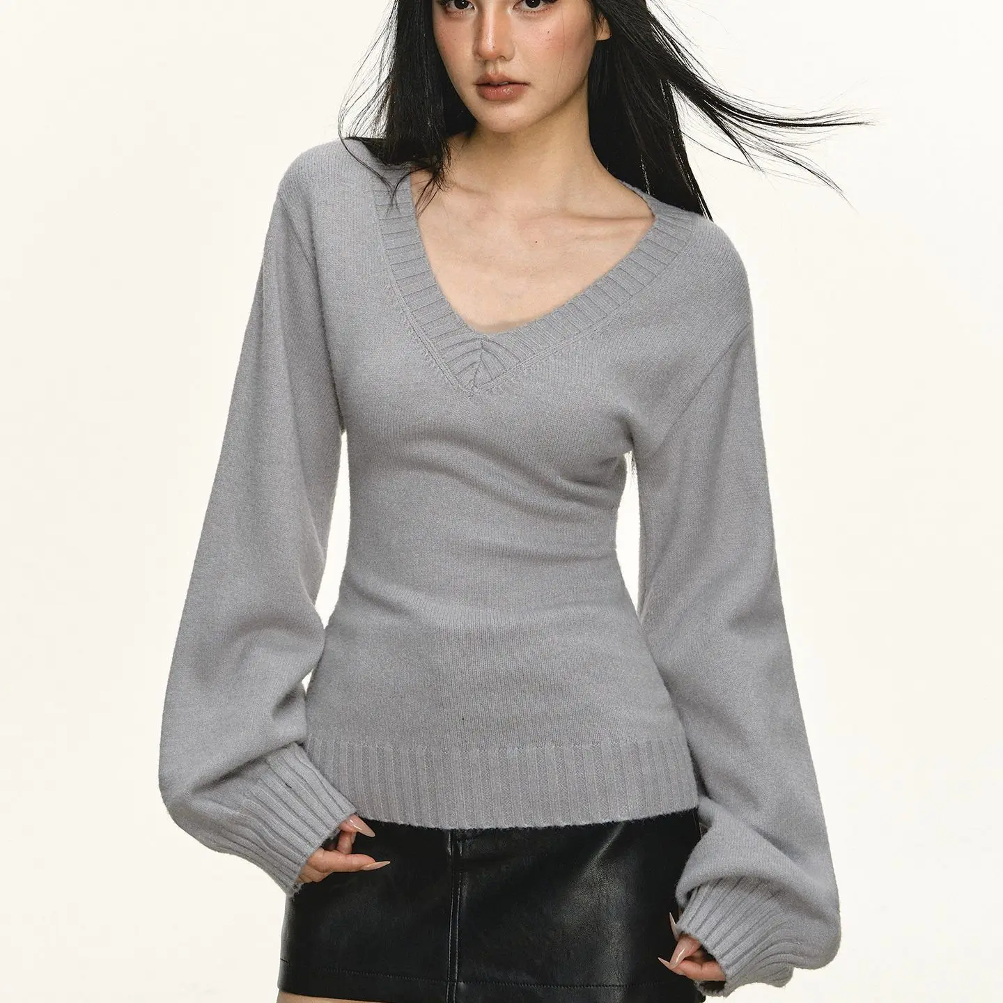 Lantern sleeve v-neck sweater women's 2026 new spring and autumn coat gray waist and thin Korean pure desire knitted top