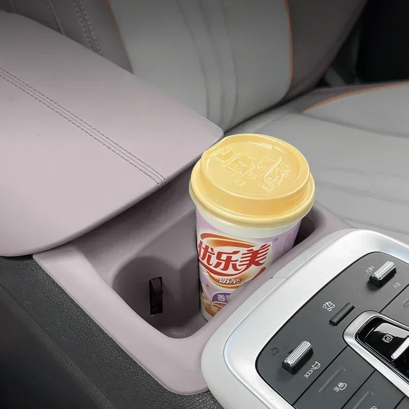 فتحة كوب ماء للتحكم المركزي للسيارة، وسادة حماية معدلة من السيليكون المقاوم للخدش لسيارة BYD Song Pro DMI 2020-2024