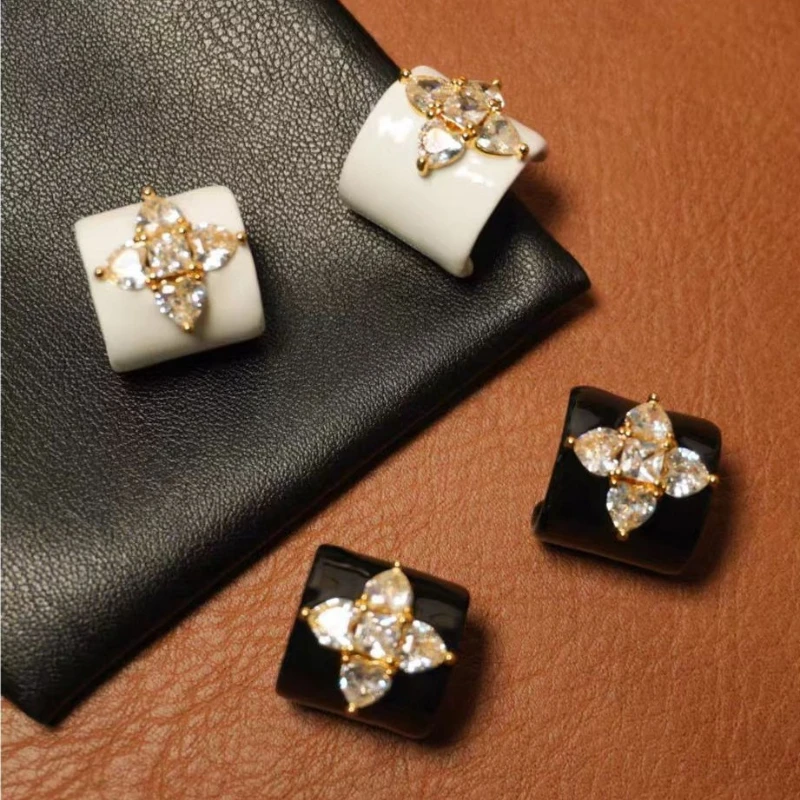 

Classic Trendy Little Lucky Zircon Four Leaf Flower Stud Earrings for Women High Quality Stainless Steel Piercing Jewelry Gift