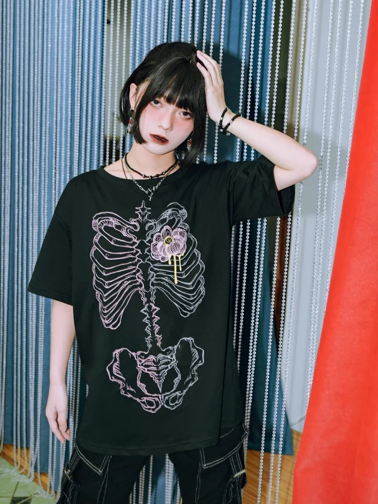 Japanese Bone Print Short Sleeved T-shirt for Girls, Fashionable Loose Casual Top, Black Top for Hot Girls