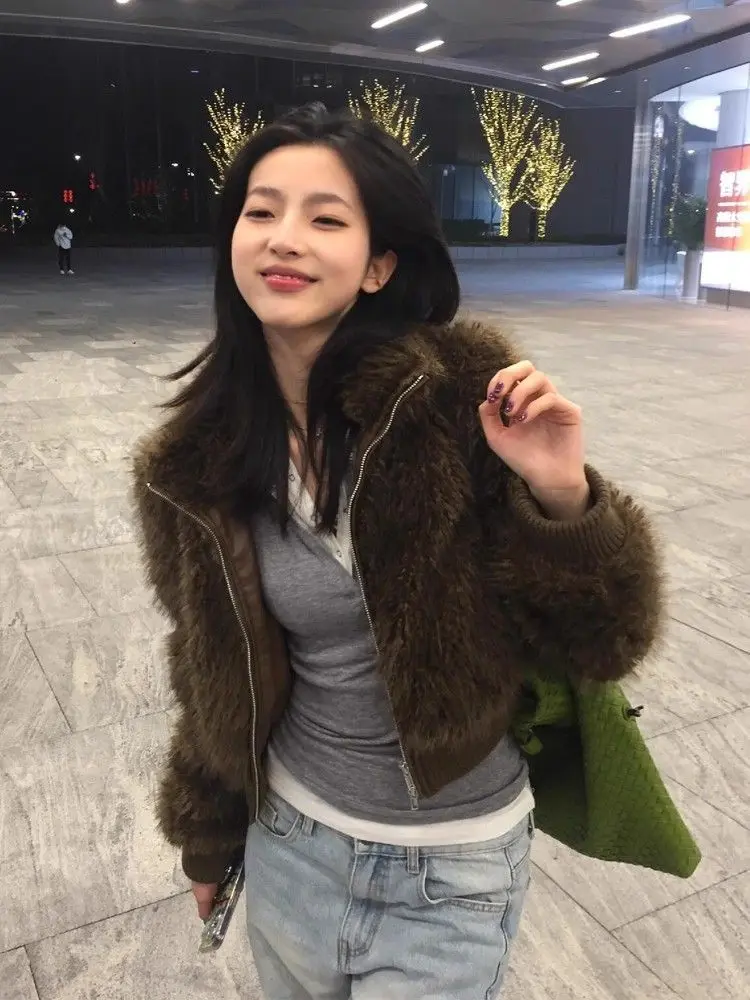 เสื้อแจ็คเก็ตขนเฟอร์เทียมแบบใหม่ รุ่นเมลานจ์ เป็นมิตรกับสิ่งแวดล้อม สำหรับผู้หญิง ทรงสั้น สไตล์เรโทร ใส่สบาย หนา อุ่น เหมาะสำหรับฤดูหนาว เสื้อครอปท็อปขนเฟอร์ สไตล์ Y2K  เสื้อโค้ทขนเฟอร์สุดฮิต