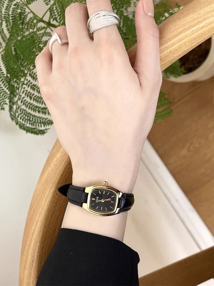 Watch for Women Vintage Leather Strap Belt Small Ladies Watch Elegant Casual Women Watch Luxe Reloj Mujer