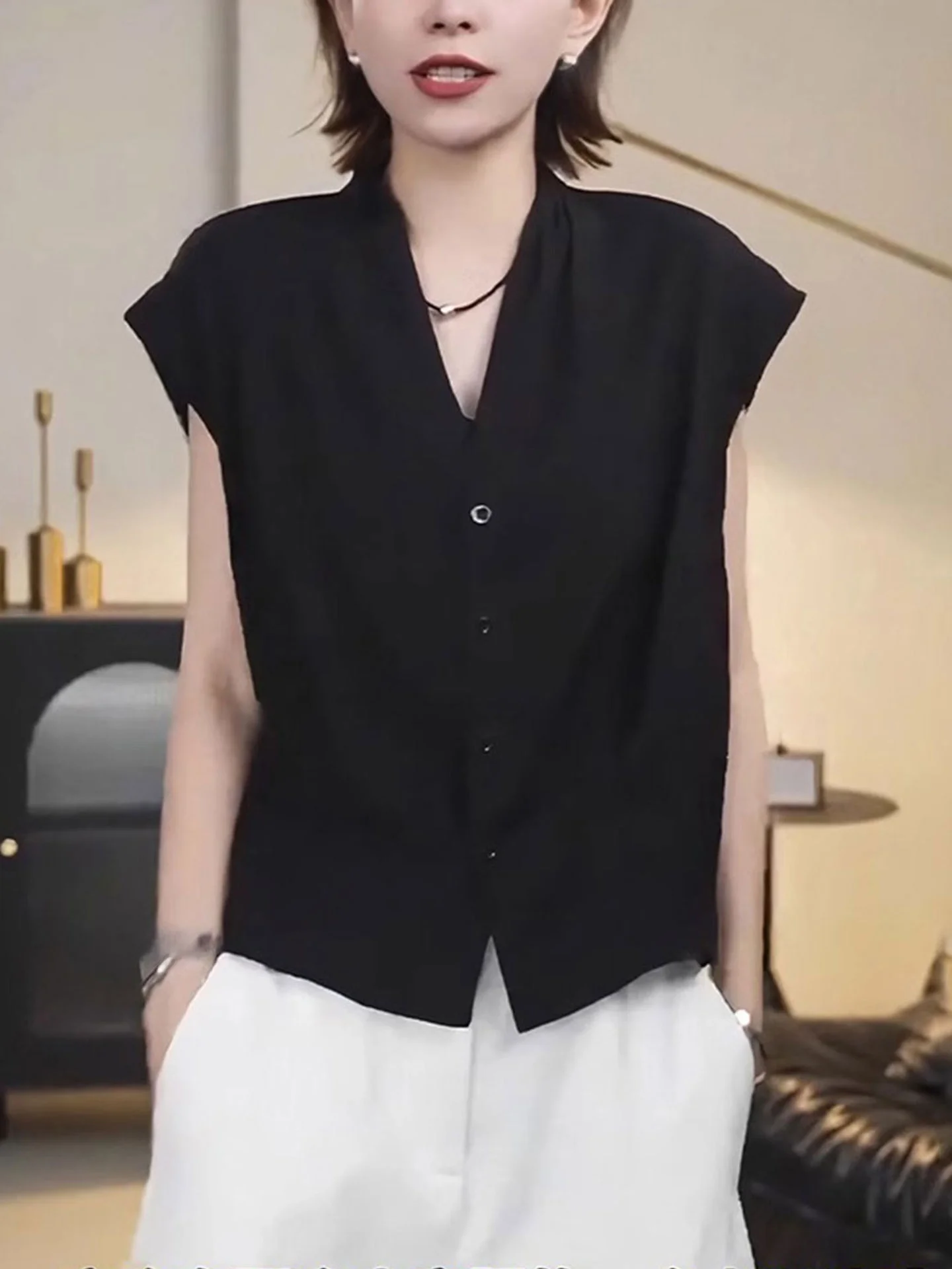 

Ele Simple Single-Button V-Ne irt Women's Top Slimming Faionable Summer Korean Sle Straight Cut Silk Blouse